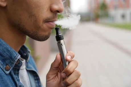 E-Zigarette Ohne Nikotin Aufladbar Aussie Student Vaping